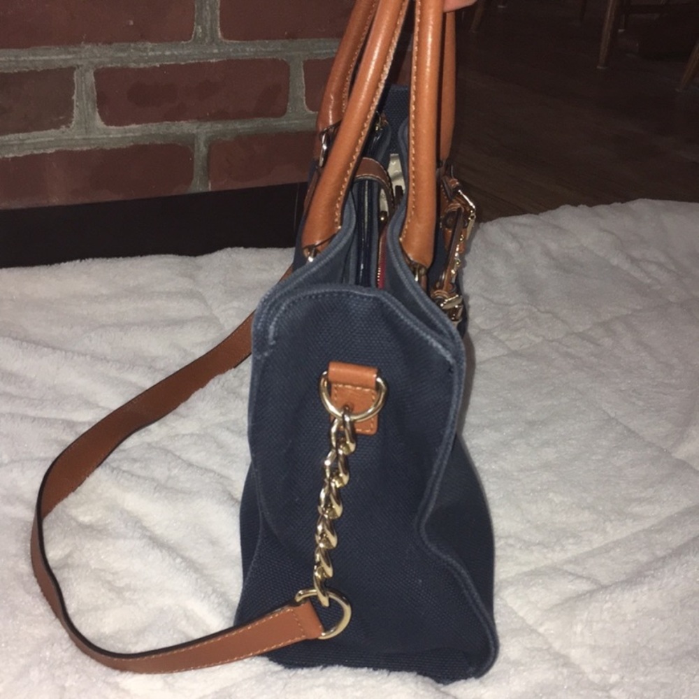 Michael kors purse - Picture 4 of 8